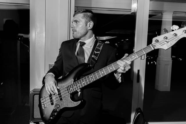 Tom - Bass