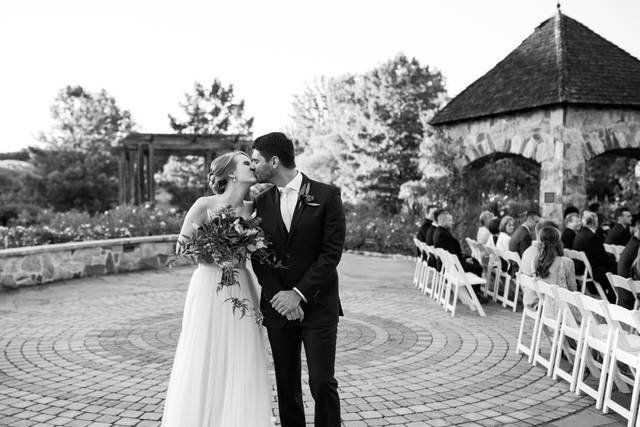 A tender kiss - Amanda Livick Photography