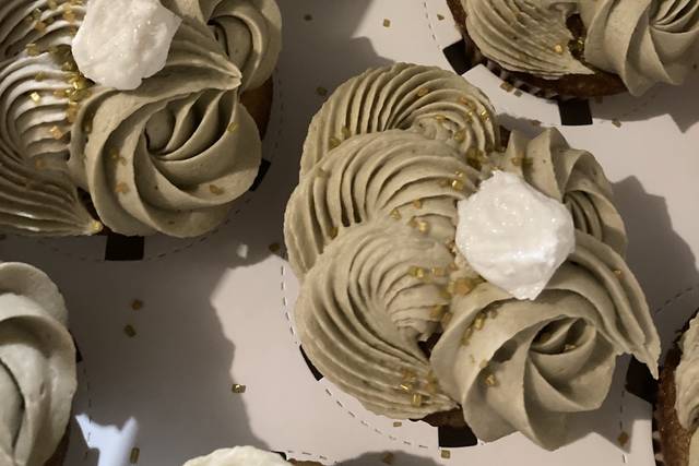 Silver bridal cupcakes