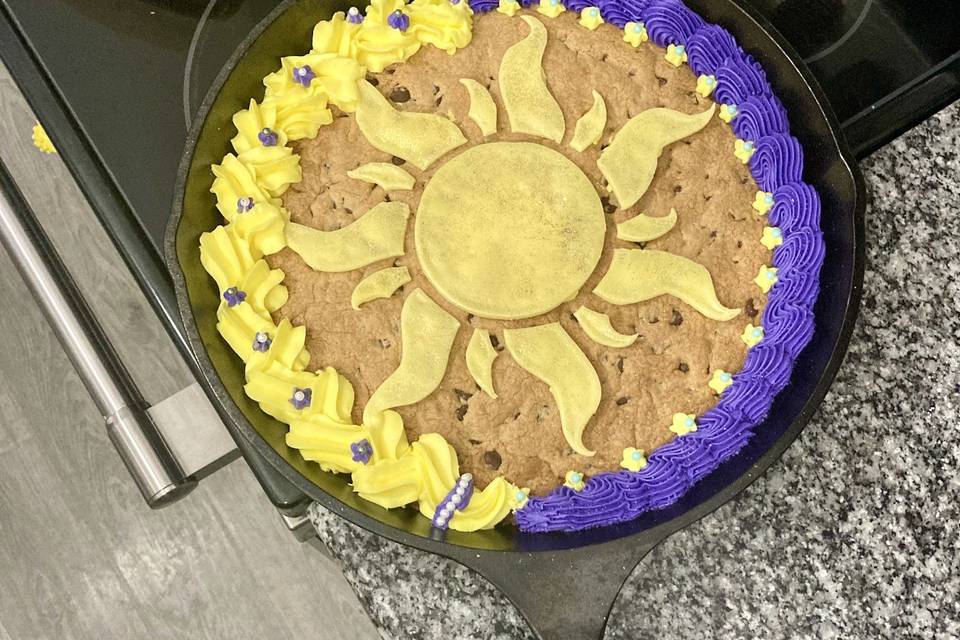 Tangled cookie cake