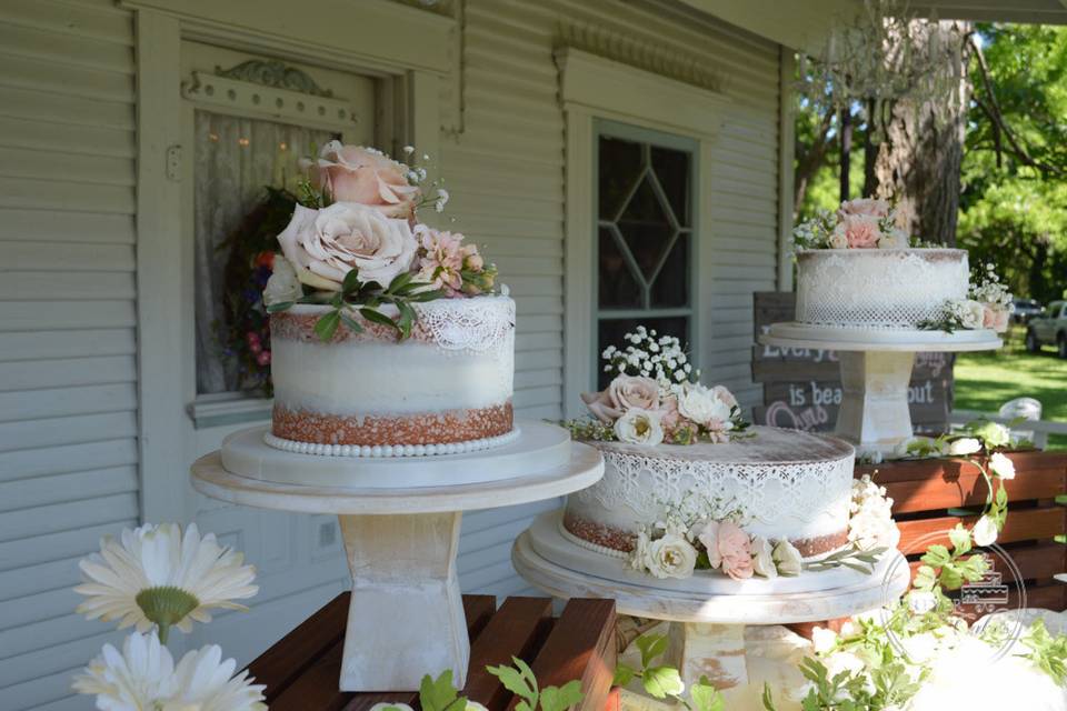 Shabby chic naked cake with lace