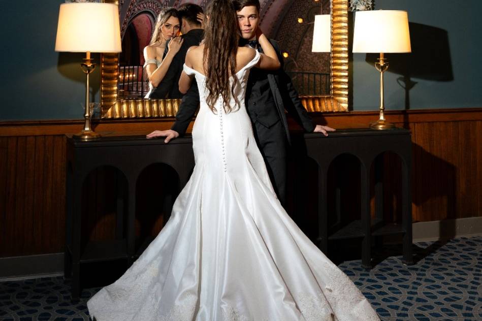 Bridal mirror moment