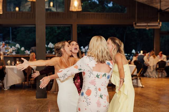 DanielaConroyPhotography-DuboisWedding-Dancing-15.jpg