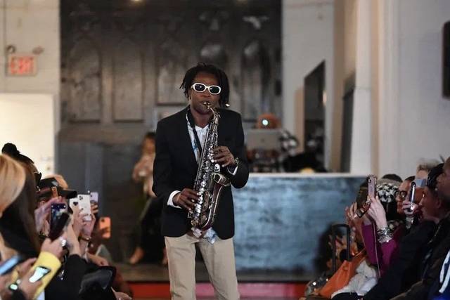 SOLO SAX AND SAX WITH DJ