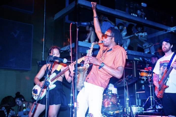 AMAZING BAND