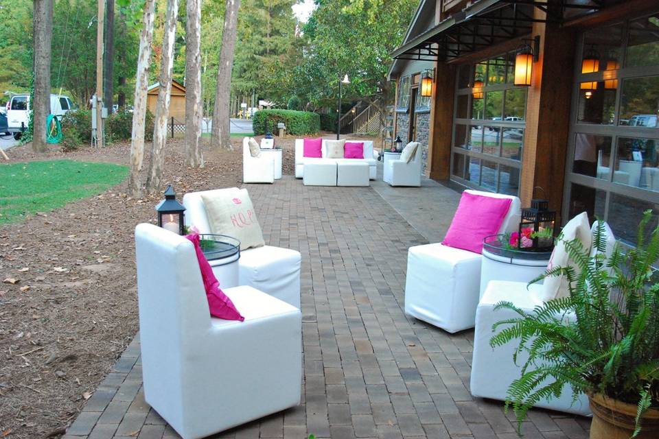 Modern white furniture gives our outdoor space a touch of Hollywood glamour.