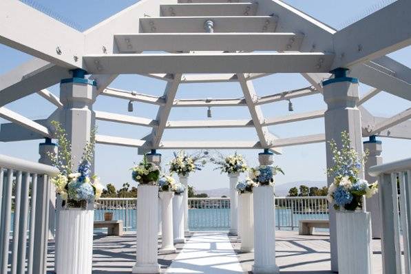 Blue Hydrangea and Roses. Curly Willow Arch