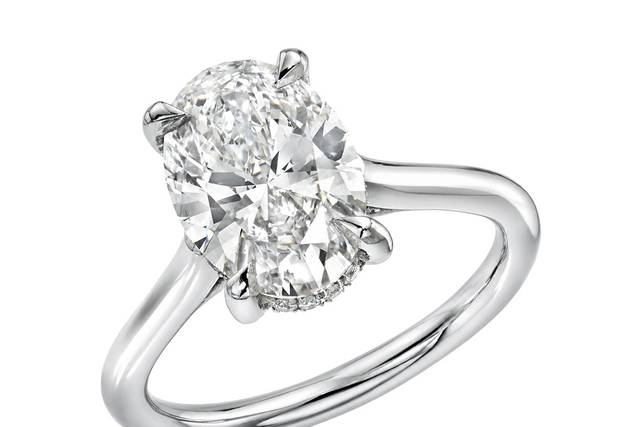 Solitaire engagement ring