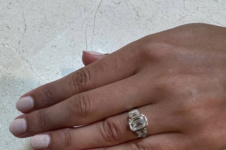 Emerald diamond engagement rin