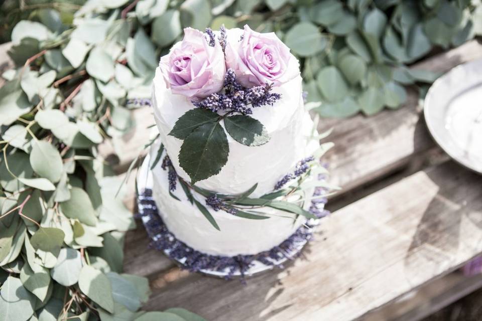 Wedding cake with flower decorations