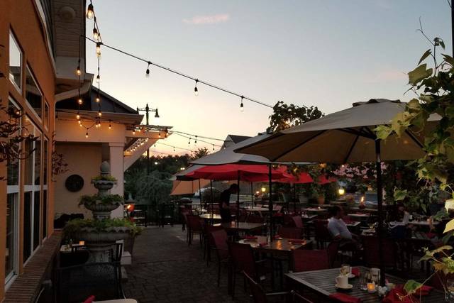 Zinna's Outdoor Patio
