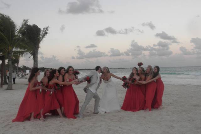 Wedding kisses