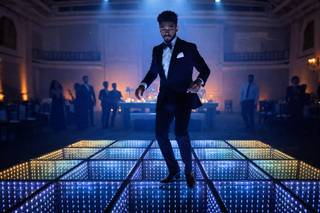 DAZZLING DANCE FLOORS & PHOTOBOOTHS