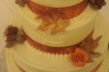 2-tier round, vanilla and strawberry cakes for Moni's Bridal Event
