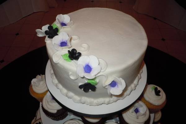 Roby & Bob's Wedding CakeWinery at Lagrange in Haymarket, VA3-tiers - Vanilla (bottom) and Pumpkin Spice top 2 tiers