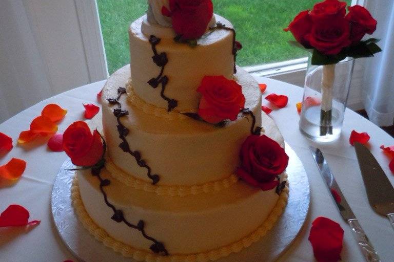 Julian and Adam - 10/7/12Bristow Manor, Manassas, VA3-tier, strawberry w/fresh strawberries