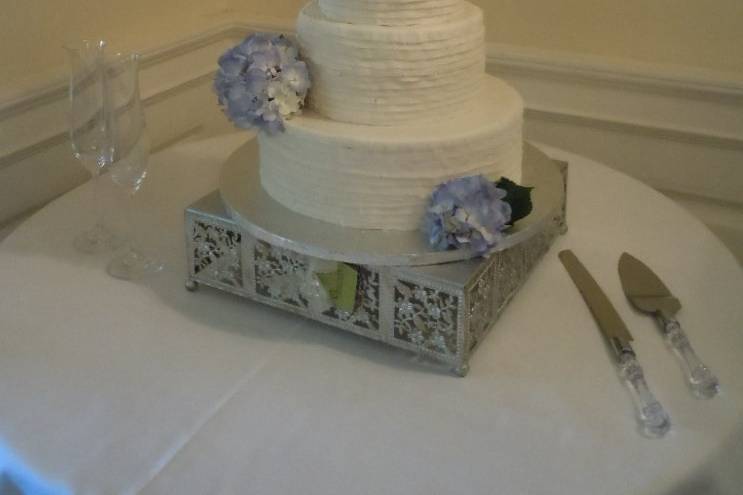 Wedding at Inn at Vint Hill on 5/26/133-Tier Wedding Cake w/Hydragneas