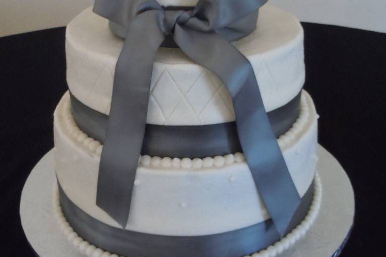 Wedding Cake at Molon Lave Vineyard on 6/21/133-Tier Wedding Cake w/Gray ribbon and bow
