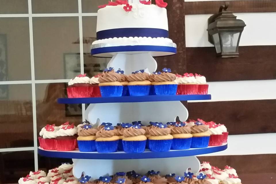 Elyssa & David's Wedding Cake at Molon Lave Vineyard in Warrenton, VA