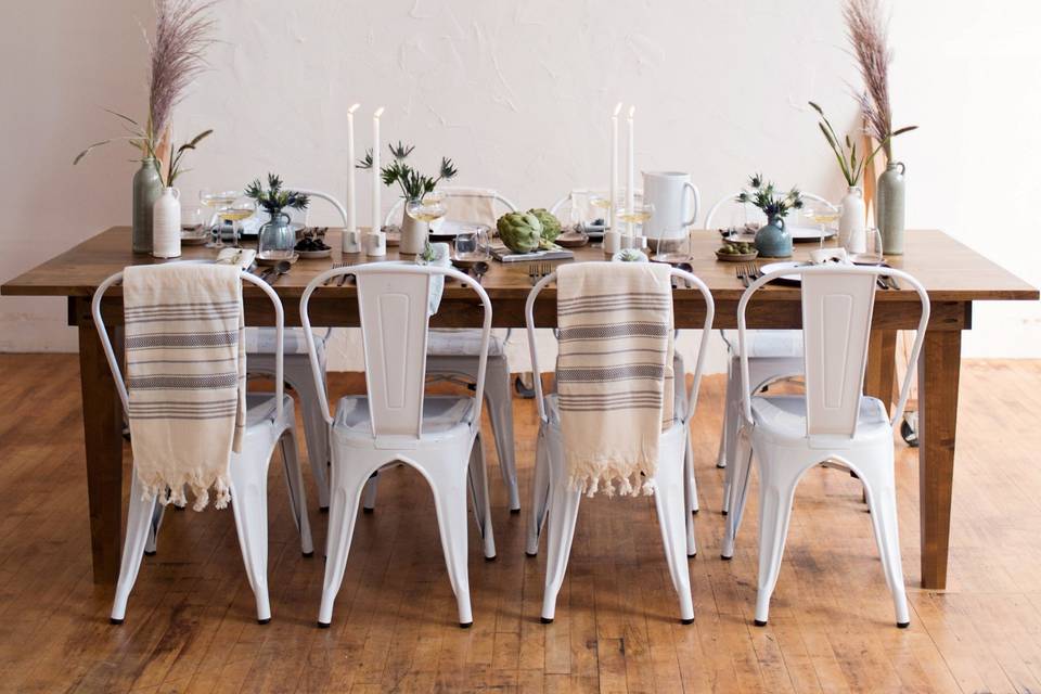 Alder Farm Table / White Chair