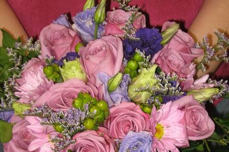 Cool Water roses, purple, green and lavender lisianthus, green hypericum, caspia and ivy help make up this bouquet.