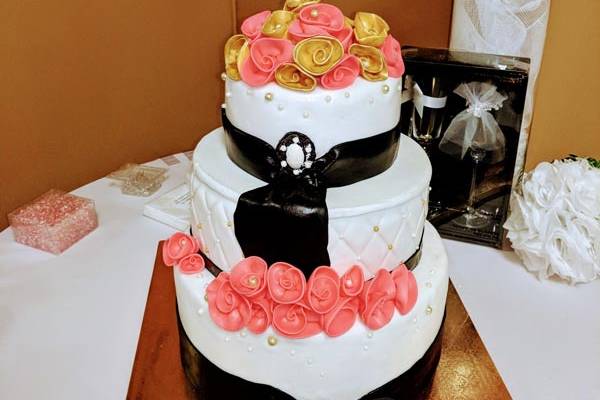 Three tier coral & gold