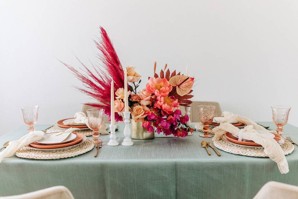 Bold tablescape