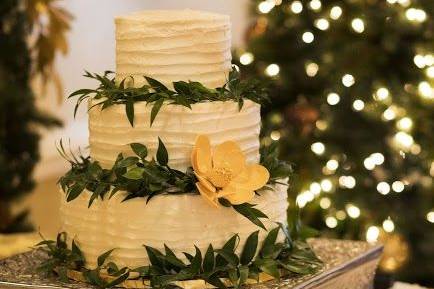 Leafy white cake