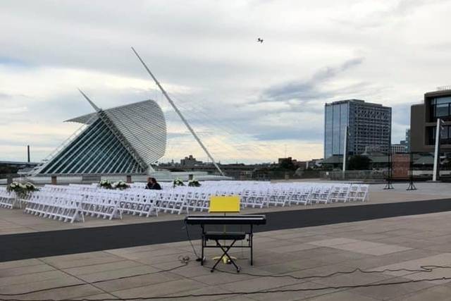 Outdoor MKE ceremony set up