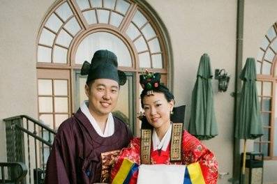 Tea ceremony couple