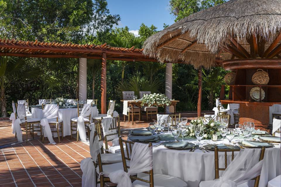 MAYA LOUNGE