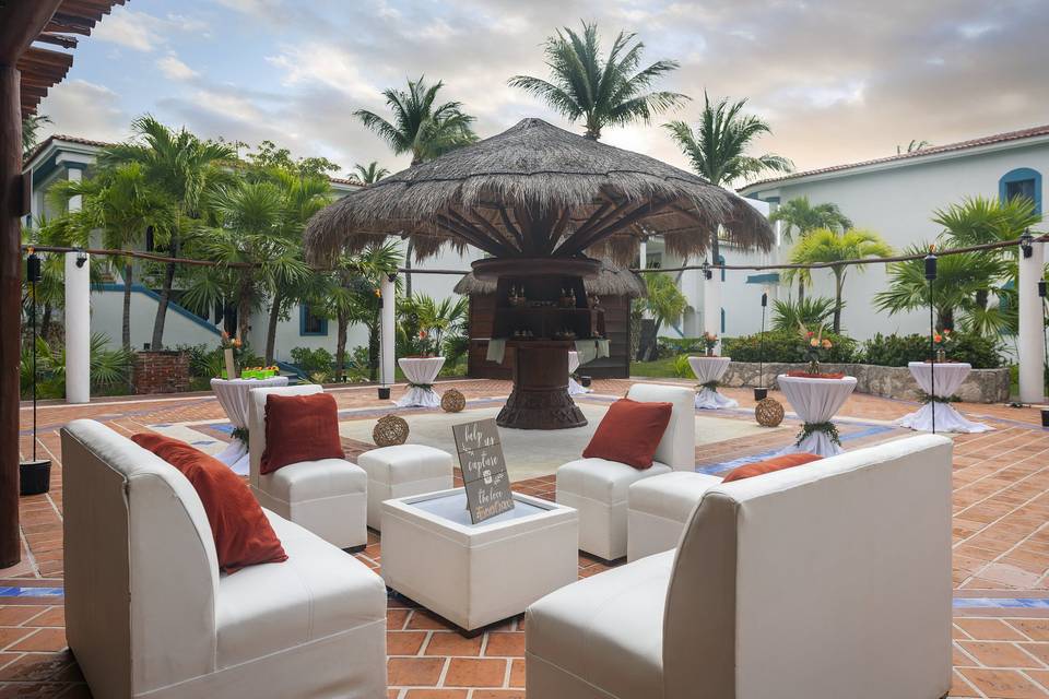 MAYA LOUNGE