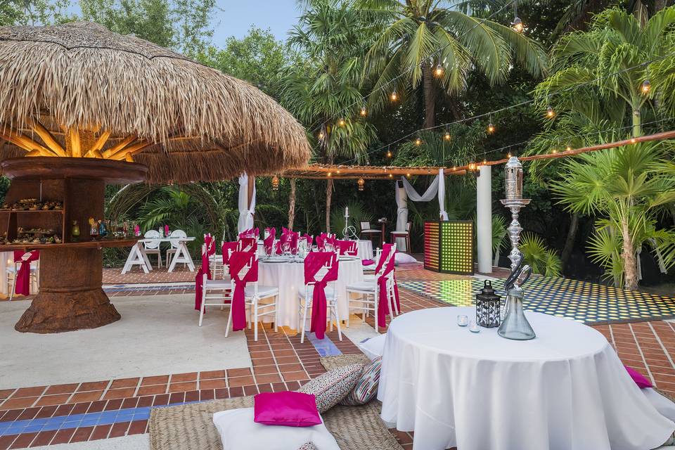 MAYA LOUNGE