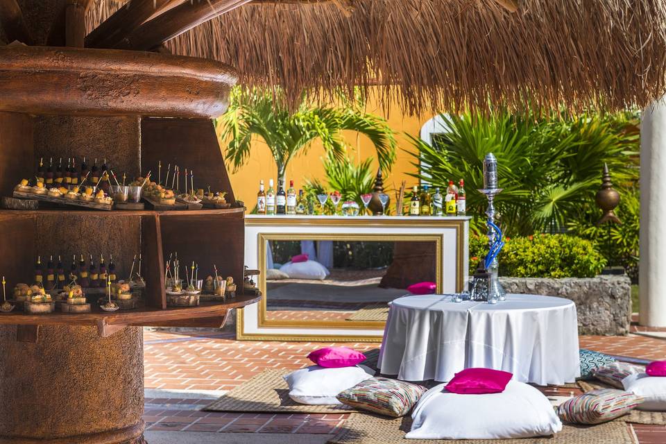 MAYA LOUNGE
