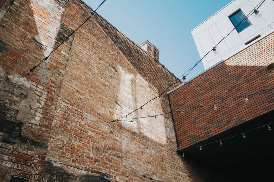 Barnett Courtyard📷loveisradco