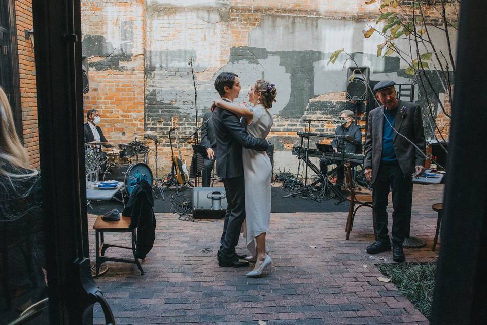 Barnett Courtyard📷loveisradco