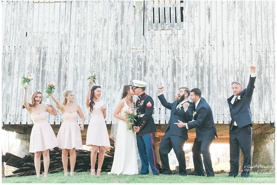 Couple with bridesmaids and groomsmen