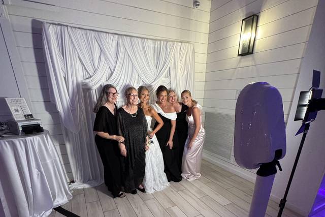Black & White Themed Wedding