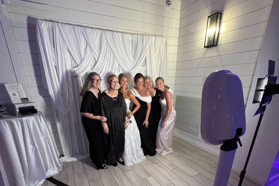 Black & White Themed Wedding