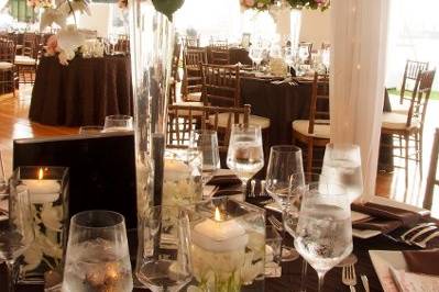 Table setting with centerpiece