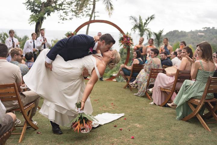 Deep kiss destination wedding