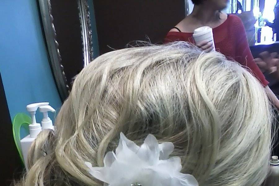 Floral hair accessory