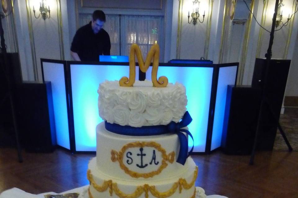 100% buttercream iced with fondant gold layons