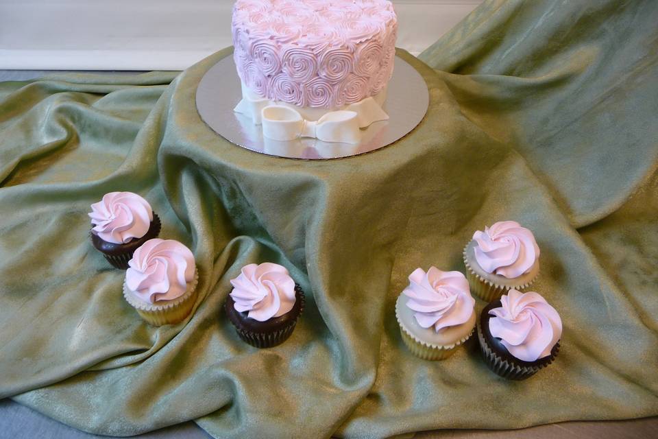100% buttercream iced with a fondant bow
