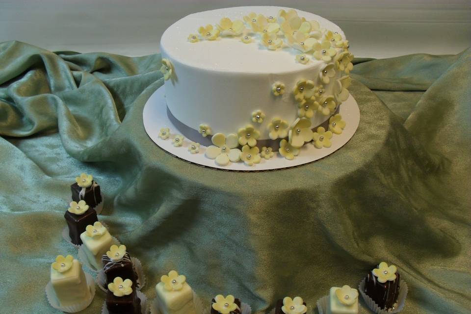 100% buttercream iced with fondant flowers