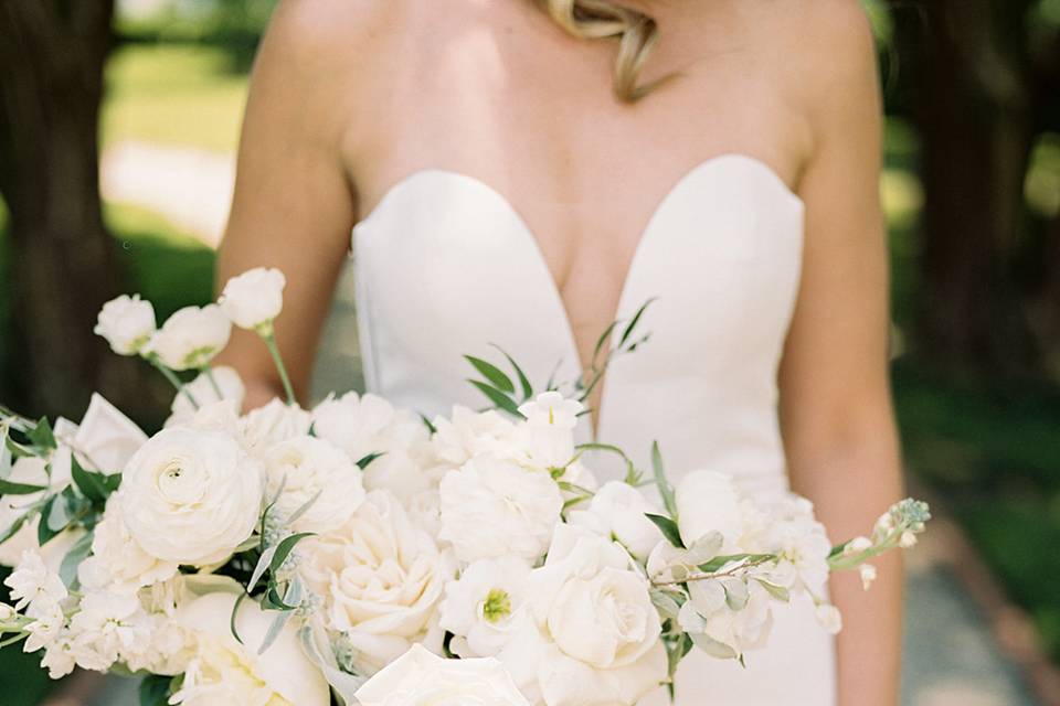 Bride & Bouquet