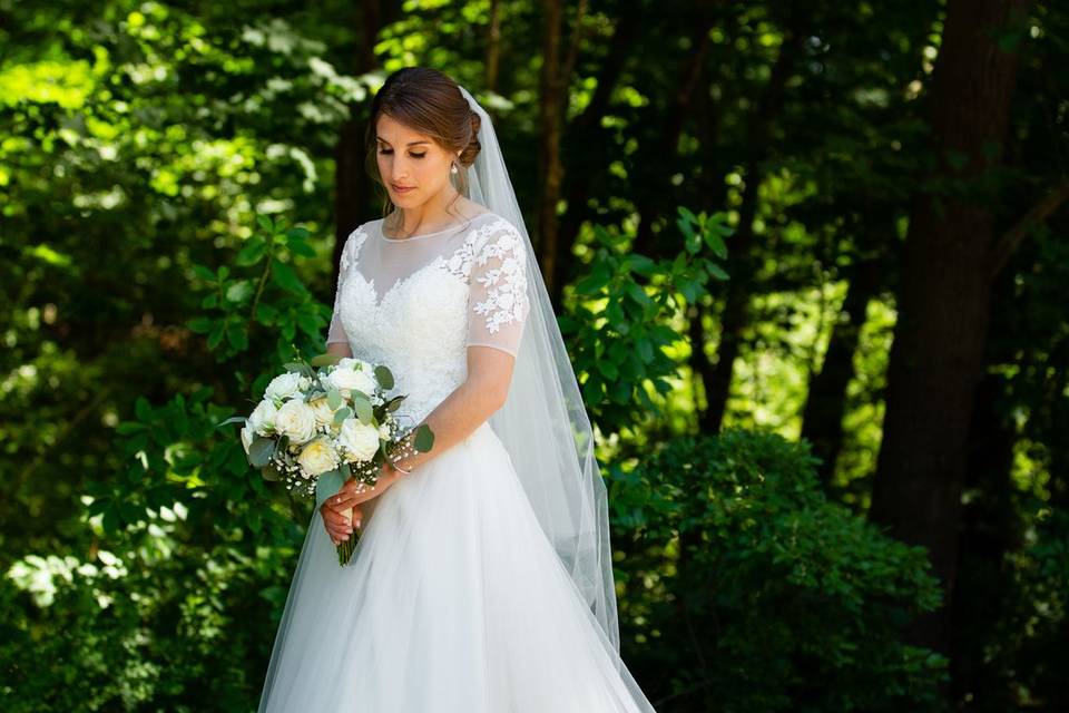 Arielle looked amazing on her wedding day! Thank you for choosing Bride-n-Belle!