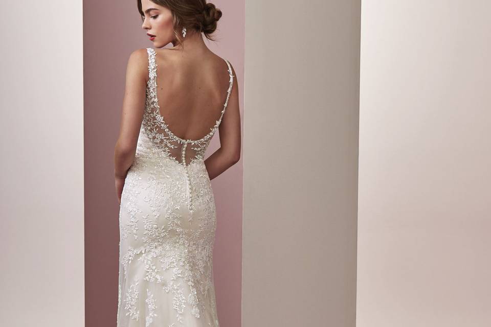 New arrival from Maggie Sottero! The Elora is beautiful!!