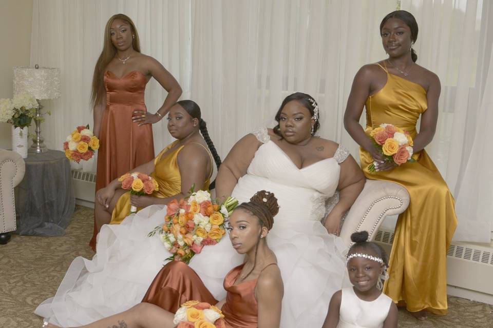 Bridesmaids in bridal suite