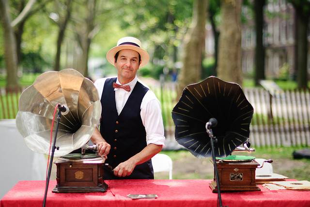 Antique Phonograph DJ MAC